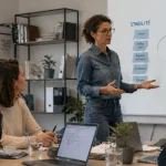 Illustration de la stagilité, concept qui désigne l’équilibre entre stabilité pour les collaborateurs et agilité pour l’organisation