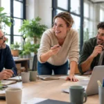 manager qui développe le potentiel créatif de son équipe lors d'une réunion