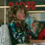 femme travail à son bureau en pensant aux critères de promotion pour évoluer